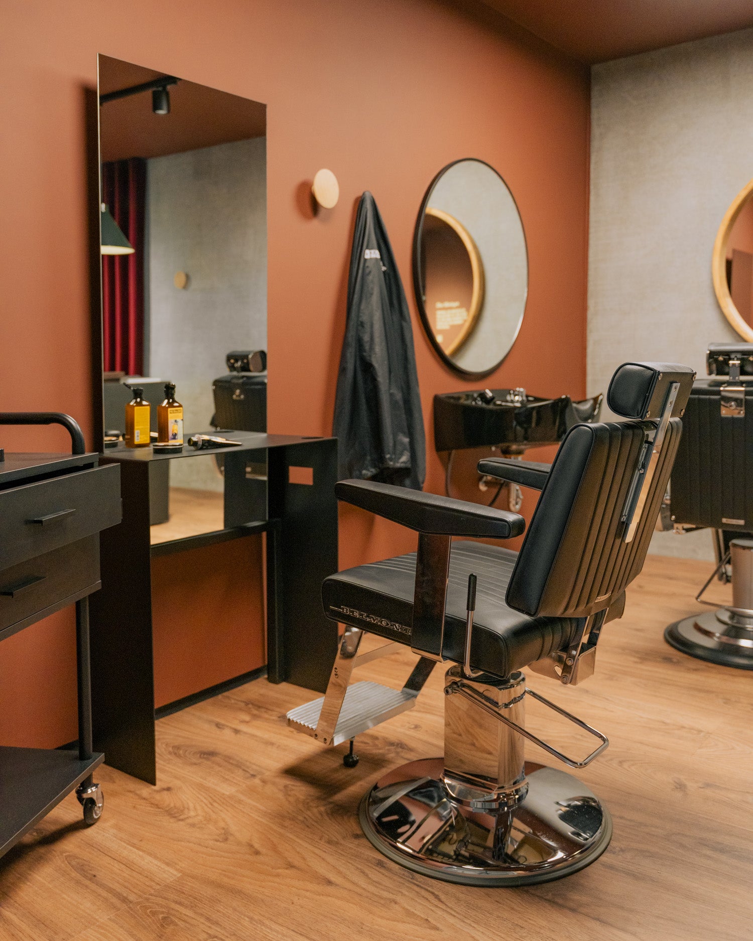 Dainty - Poltrona da barbiere nera in acciaio inox