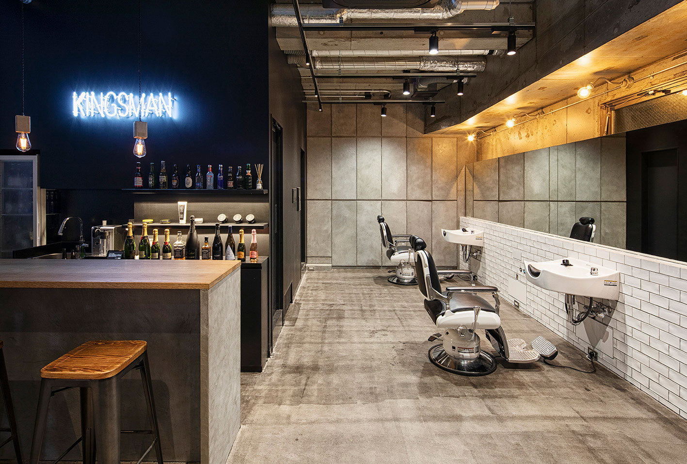 Legacy 95 - Poltrona da barbiere motorizzata nera e bianca